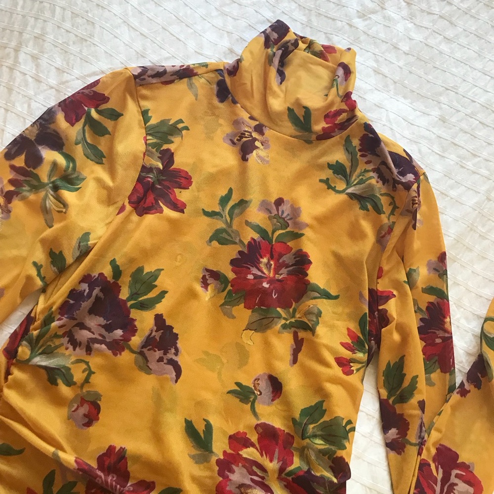Beautiful fall top - Picture 3 of 7